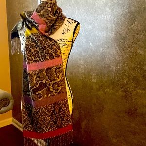 Luxurious Unique scarf animal print with purple accents brand new